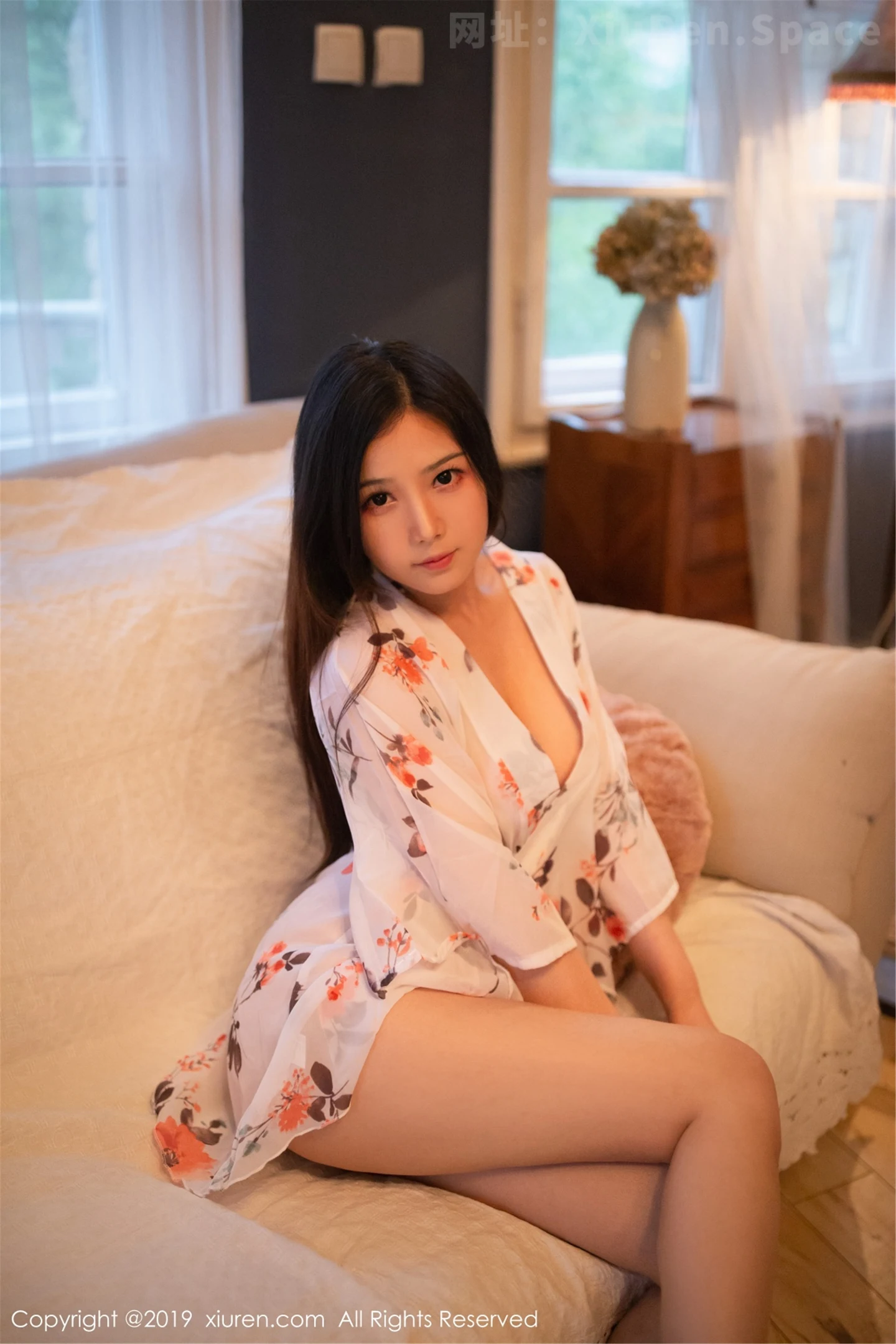图片[2]-[XiuRen秀人网]VOL.1478 女神徐微微mia东欧旅拍私房低胸和服露豪乳惹火诱惑写真40P-秀人网官方网站